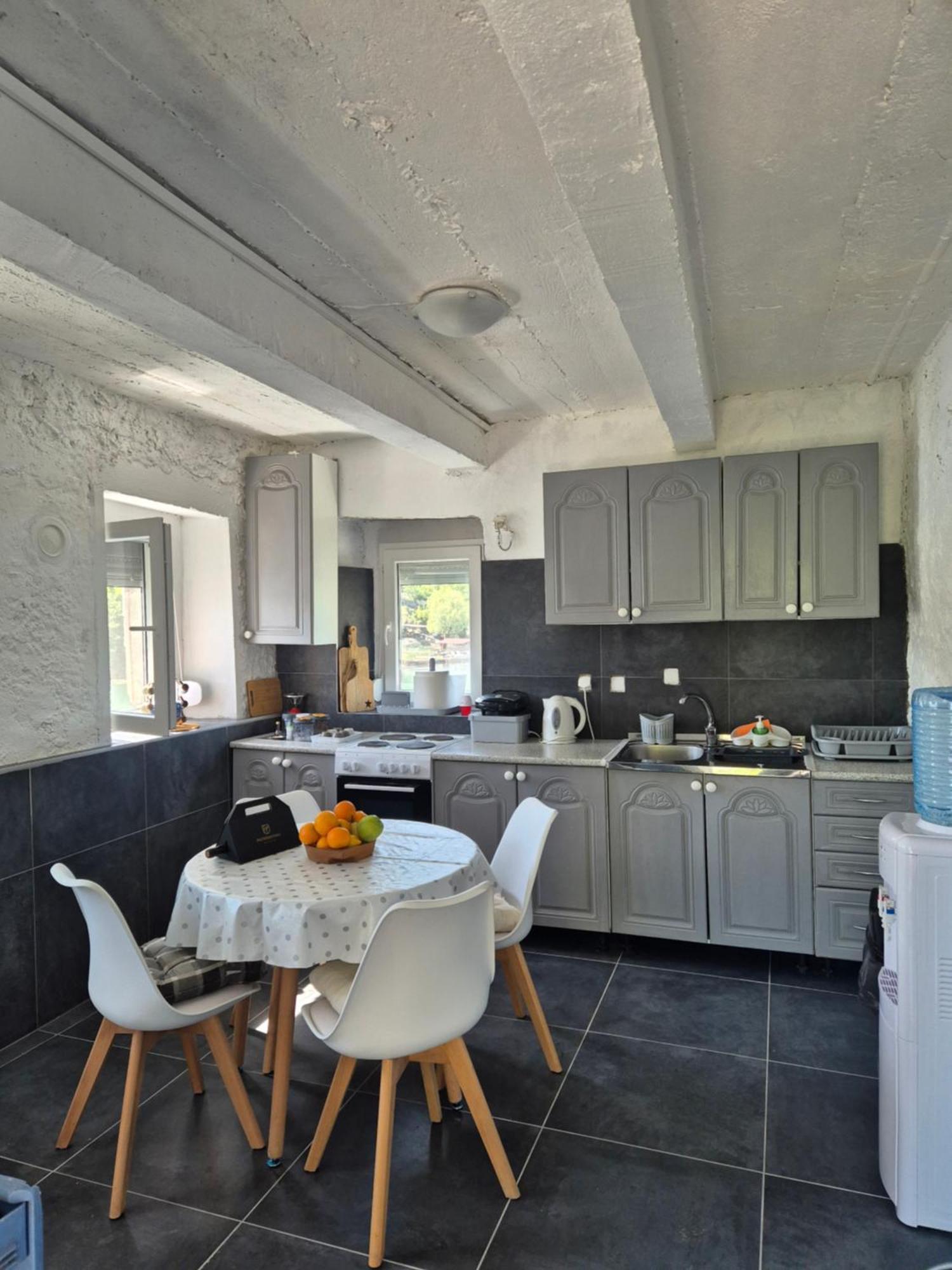 Old House, Skadar Apartment *